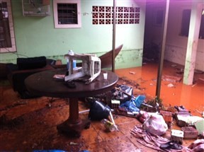 Chuva alaga casa em Maringá e família perde todos os móveis